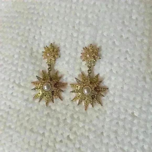 Diamonds and pearls hanging earrings - Picture 1 of 4